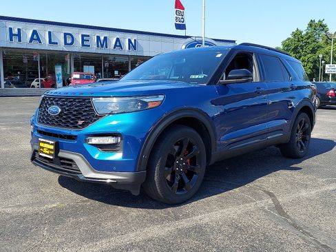 Used 2020 Ford Explorer ST w/ ST High-Performance Pack AWD/4WD image 3