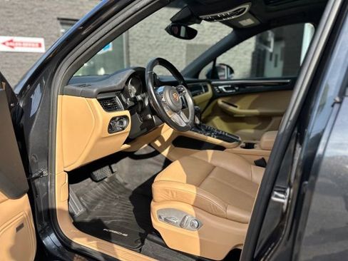 Used 2018 Porsche Macan Sport Edition image 9