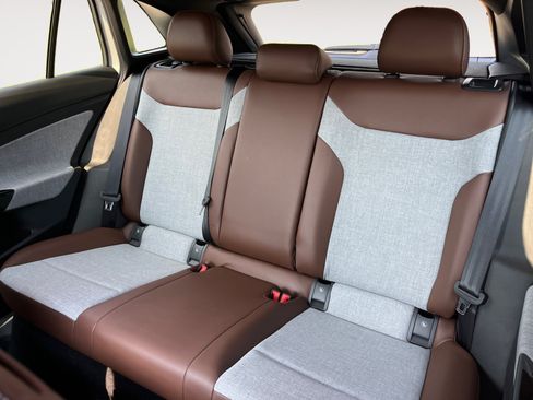 Certified 2023 Volkswagen ID.4 Pro AWD/4WD image 16