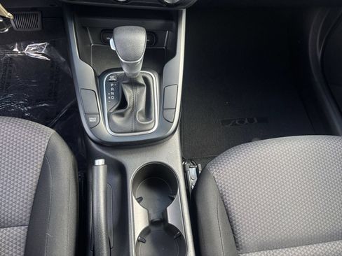 Used 2025 Kia Soul LX w/ LX Technology Package FWD image 39