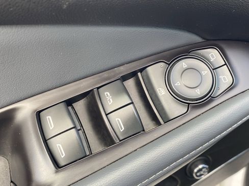 Used 2020 Buick Enclave Essence image 18