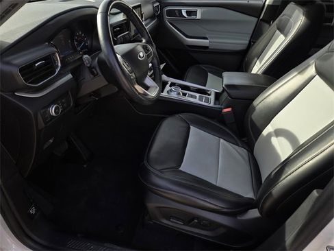 Used 2022 Ford Explorer XLT w/ Equipment Group 202A image 21