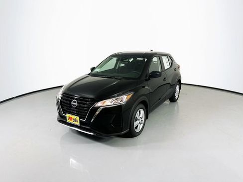 New 2025 Nissan Kicks Play S FWD image 3