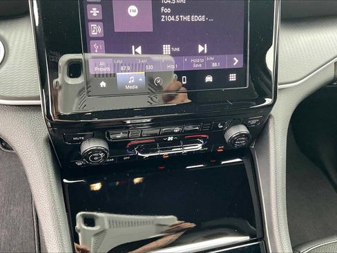 New 2025 Jeep Grand Cherokee Laredo image 18