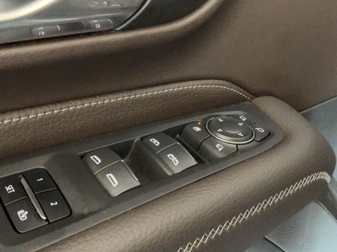 Used 2024 GMC Yukon Denali w/ Advanced Technology Package AWD/4WD image 29