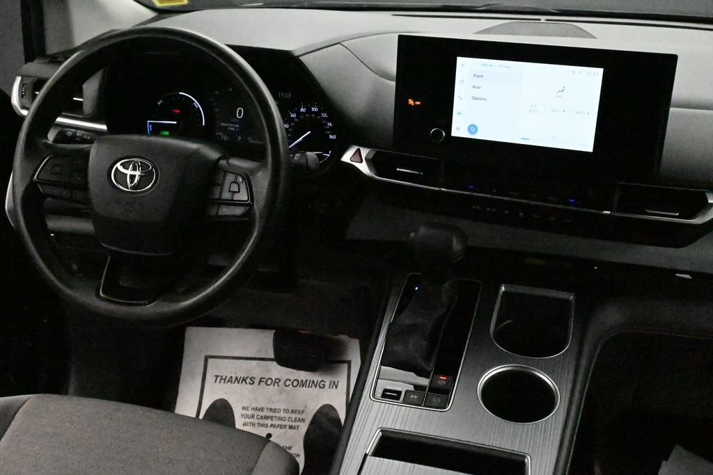 Used 2025 Toyota Sienna LE AWD/4WD image 14