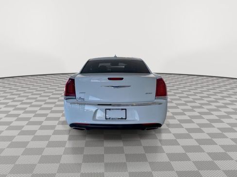 Used 2018 Chrysler 300 Limited AWD/4WD image 9