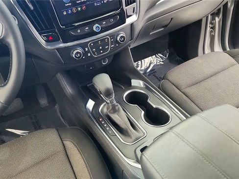 Used 2022 Chevrolet Traverse LT FWD image 27