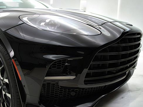 Used 2023 Aston Martin DBX 707 image 17