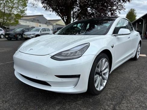 Used 2018 Tesla Model 3 Mid Range RWD image 3