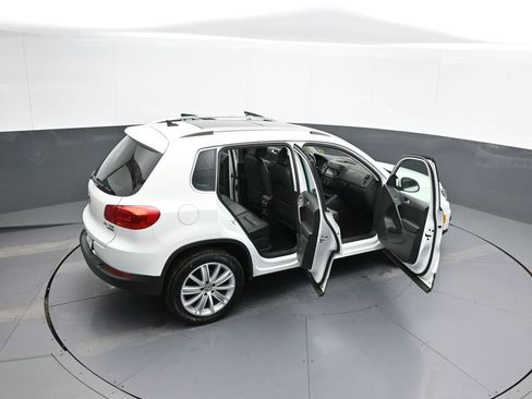 Used 2015 Volkswagen Tiguan SE image 43