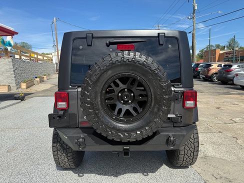 Used 2017 Jeep Wrangler Unlimited Rubicon w/ Connectivity Group AWD/4WD image 8