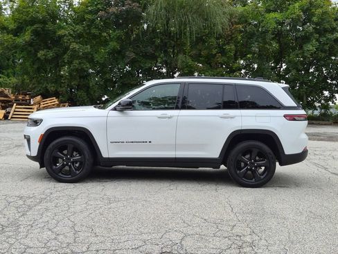 Used 2026 Jeep Grand Cherokee Limited w/ Limited Altitude Package AWD/4WD image 9