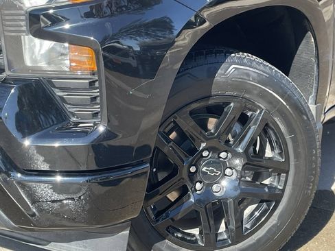 Used 2023 Chevrolet Silverado 1500 Custom image 9