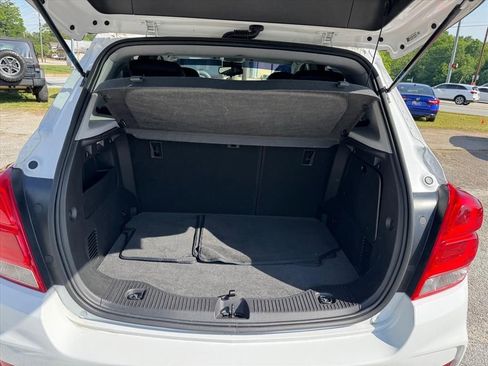 Used 2019 Chevrolet Trax LT w/ Redline Edition FWD image 10