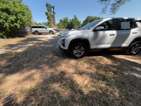 Used 2025 Chevrolet Equinox LT FWD image 9