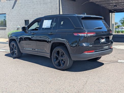 Used 2023 Jeep Grand Cherokee Altitude AWD/4WD image 4