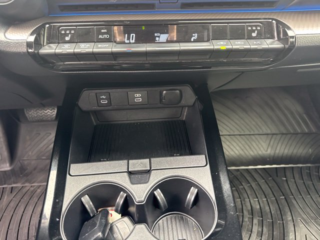 Used 2023 Toyota Prius XLE FWD image 19