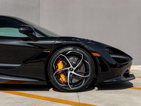 Used 2024 McLaren 750S RWD image 28