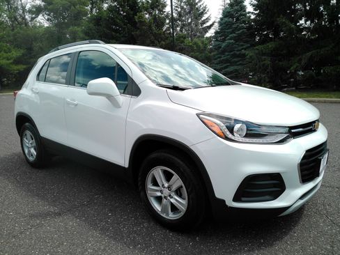 Used 2020 Chevrolet Trax LT AWD/4WD image 2