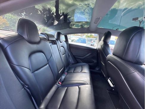 Used 2019 Tesla Model 3 Standard Range image 8