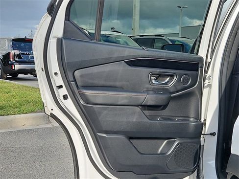 Used 2023 Honda Pilot TrailSport image 14