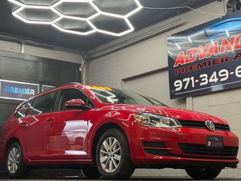 Used 2015 Volkswagen Golf SE FWD image 1