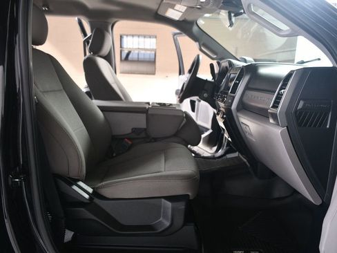 Used 2020 Ford F250 XLT w/ Snow Plow Prep Package image 30