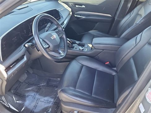 Used 2024 Cadillac XT4 Premium Luxury image 10