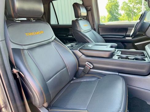 Used 2025 Ford Expedition Tremor AWD/4WD image 9