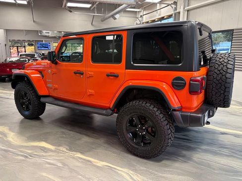 Used 2018 Jeep Wrangler Unlimited Sahara w/ Cold Weather Group AWD/4WD image 38