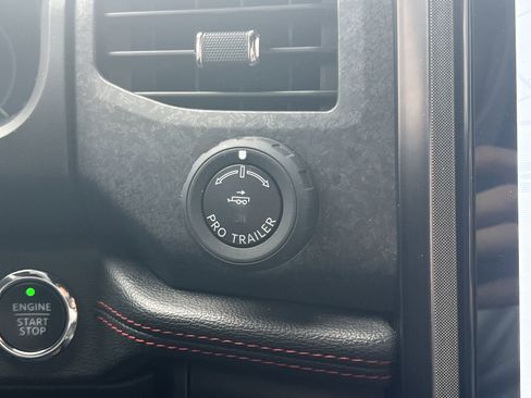 Used 2023 Ford Expedition Limited image 9