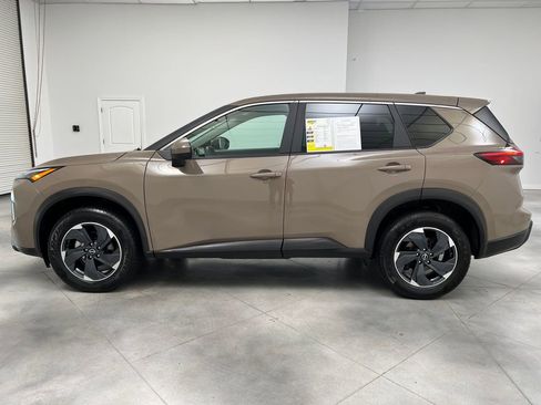 Used 2025 Nissan Rogue SV AWD/4WD image 4