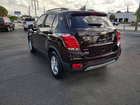 Used 2021 Chevrolet Trax LT w/ LT Convenience Package FWD image 5
