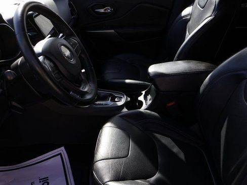 Used 2019 Jeep Cherokee Limited image 40