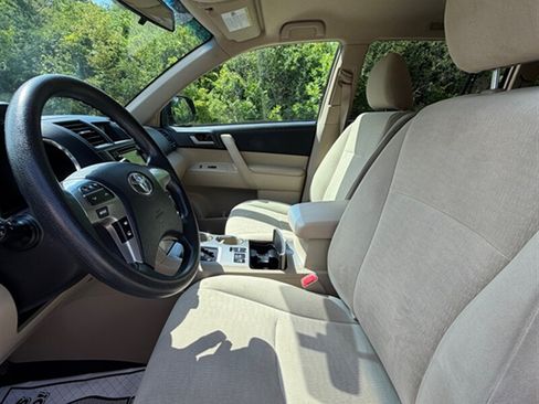 Used 2013 Toyota Highlander Plus AWD/4WD image 20