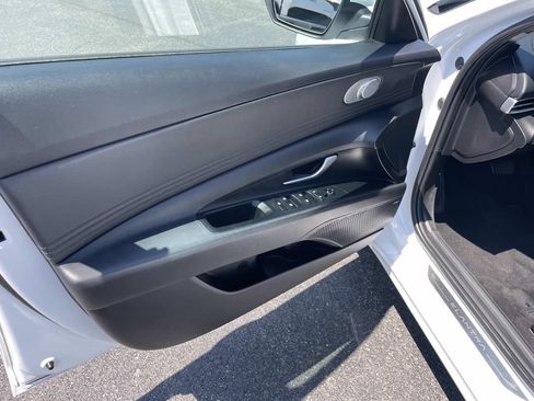 Used 2023 Hyundai Elantra Limited w/ Preferred Accessory Package FWD image 16