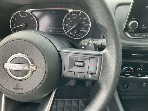 Used 2024 Nissan Rogue SV image 22