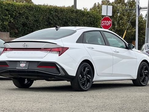 New 2026 Hyundai Elantra SEL Sport FWD image 6