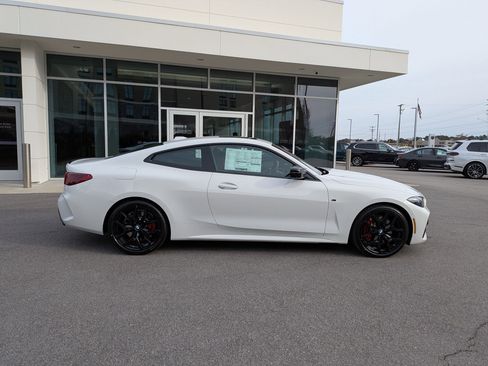 New 2026 BMW M440i Coupe w/ Premium Package RWD image 2