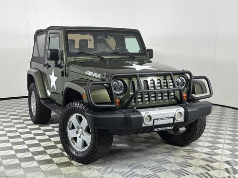 Used 2009 Jeep Wrangler Sahara AWD/4WD image 2