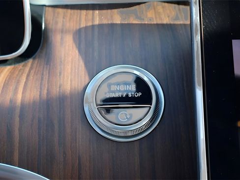 Used 2025 Mercedes-Benz C 300 4MATIC Sedan image 62