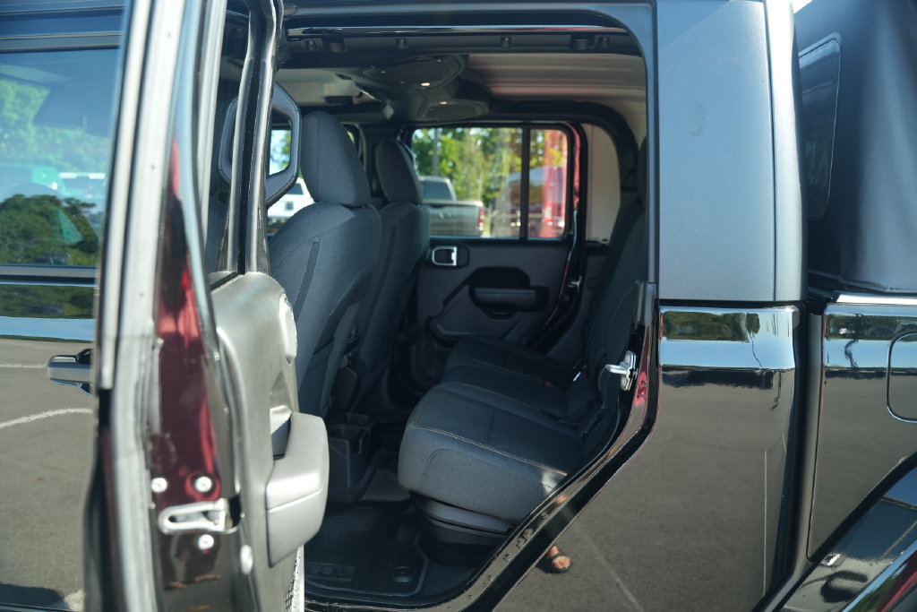 Used 2024 Jeep Gladiator Sport AWD/4WD image 16