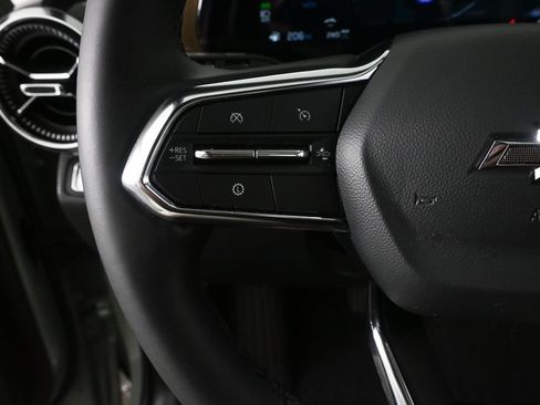 Used 2026 Chevrolet Equinox ACTIV w/ Safety and Technology Package AWD/4WD image 9