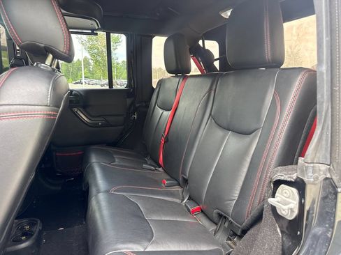 Used 2017 Jeep Wrangler Unlimited Rubicon AWD/4WD image 31