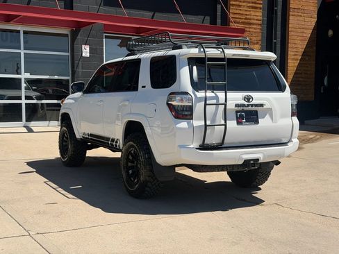 Used 2016 Toyota 4Runner SR5 AWD/4WD image 3