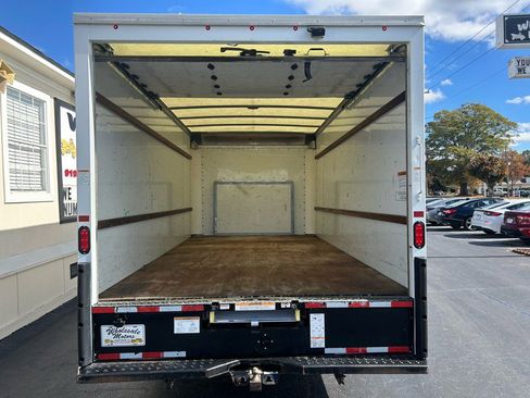 Used 2022 Ford E-350 and Econoline 350 Super Duty image 24