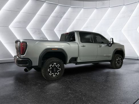 Used 2025 GMC Sierra 2500 AT4X AWD/4WD image 4