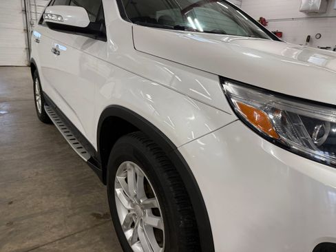 Used 2014 Kia Sorento LX image 3
