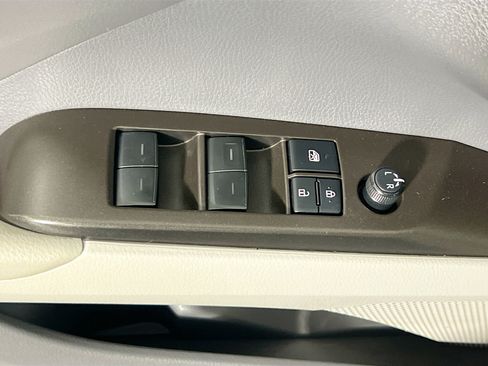 Used 2022 Toyota Camry SE FWD image 16